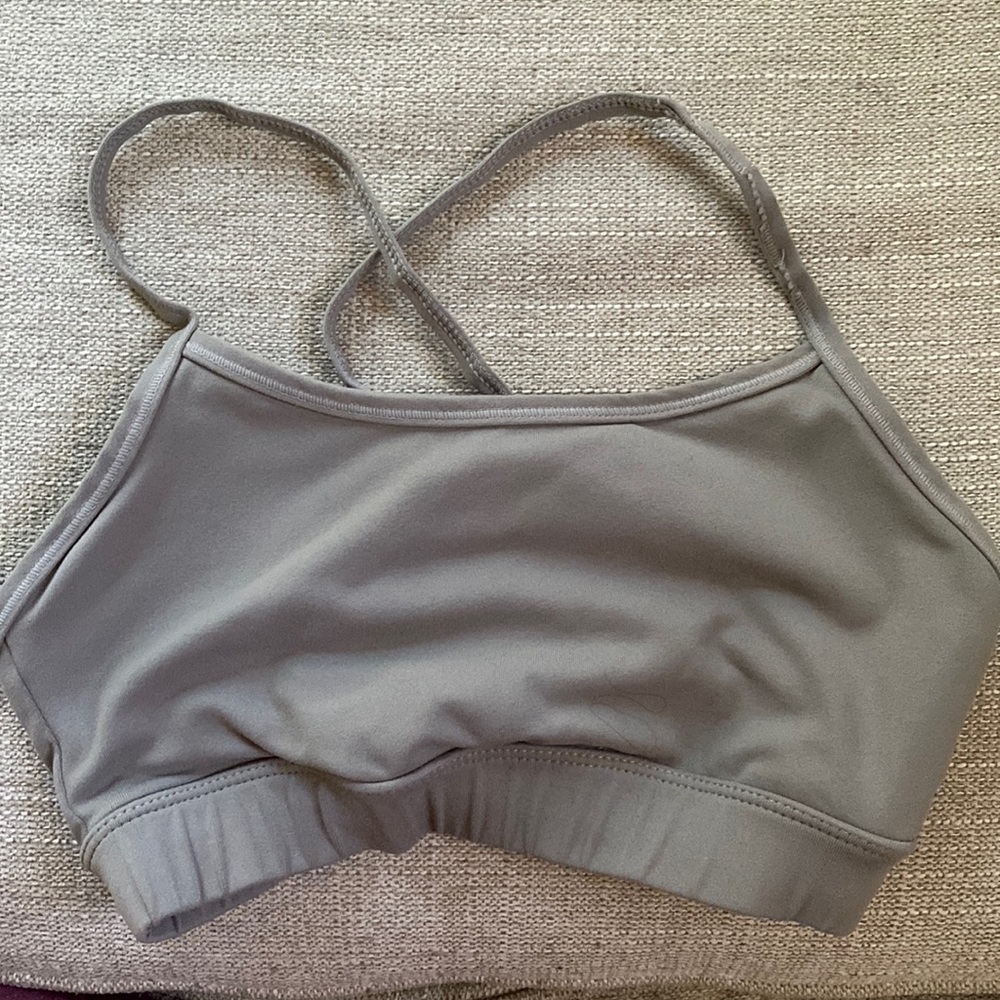 Barbell Cartel sports bra. Re poshing. Fits small on me.